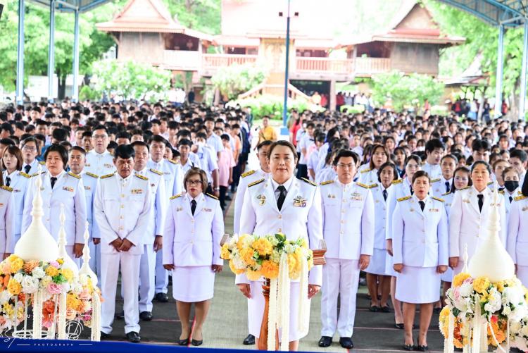 กิจกรรมตักบาตรข้าวสารอาหารแห้ง และพิธีถวายเครื่องราชสักการะถวายพระพรชัยมงคล แด่พระบาทสมเด็จพระเจ้าอยู่หัว 