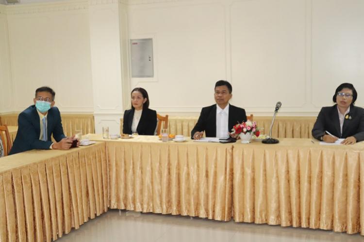 สพม.8 รับชมการประชุมทางไกล 