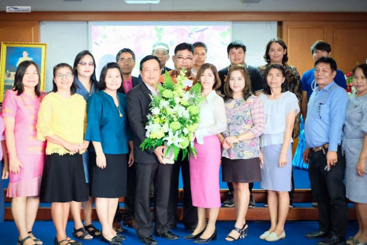 คณะครูโรงเรียนบรมราชินีนาถราชวิทยาลัยต้อนรับคณะผู้บริหารและคณะครู จากโรงเรียนวัดบัวงาม (โสภณปทุมรักษ์ประชาสรรค์) และโรงเรียนวัดจันทาราม ย้ายมาปฏิบัติราชการ 