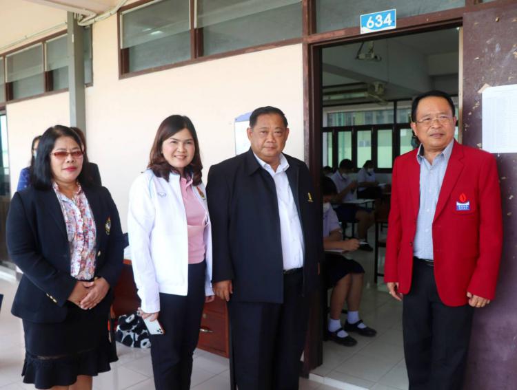 รองเลขาธิการคณะกรรมการการศึกษาขั้นพื้นฐาน นายธีร์ ภวังคนันท์ ที่ได้ลงลงพื้นที่ ติดตาม และตรวจเยี่ยม การรับนักเรียน และการสอบคัดเลือกนักเรียน ชั้น ม.4 ประเภทห้องเรียนทั่วไป ณ โรงเรียนเบญจมราชูทิศ ราชบุรี