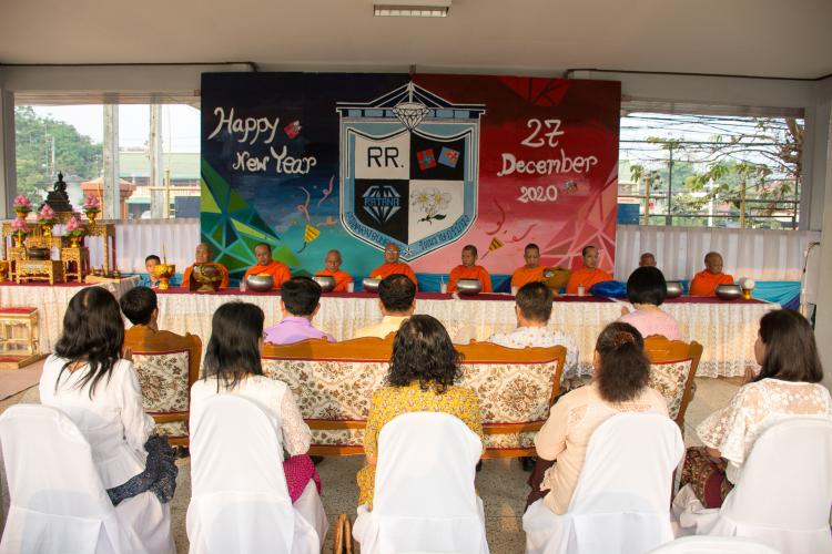 พิธีทำบุญตักบาตรข้าวสารอาหารแห้ง เนื่องในวันขึ้นปีใหม่ 2562