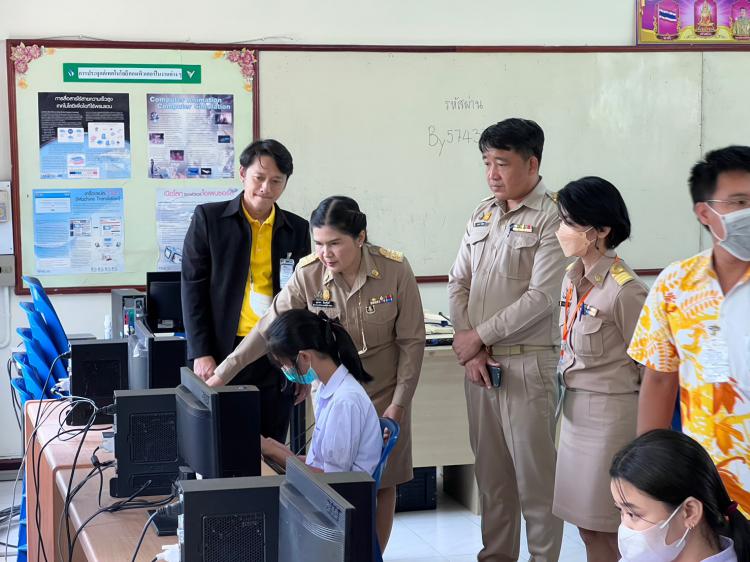 ตรวจเยี่ยมการทดสอบทางการศึกษาระดับชาติขั้นพื้นฐาน (O-NET) ระดับชั้นมัธยมศึกษาปีที่ 6 ด้วยระบบดิจิทัล (Digital Testing) ปีการศึกษา 2565 สนามสอบโรงเรียนประสาทรัฐประชากิจ 
