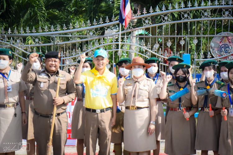 การดำเนินกิจกรรมจิตอาสา “ทาสีตีเส้นจราจรทางม้าลาย” บริเวณทางข้ามทางม้าลาย หน้าโรงเรียนคุรุราษฎร์รังสฤษฏ์