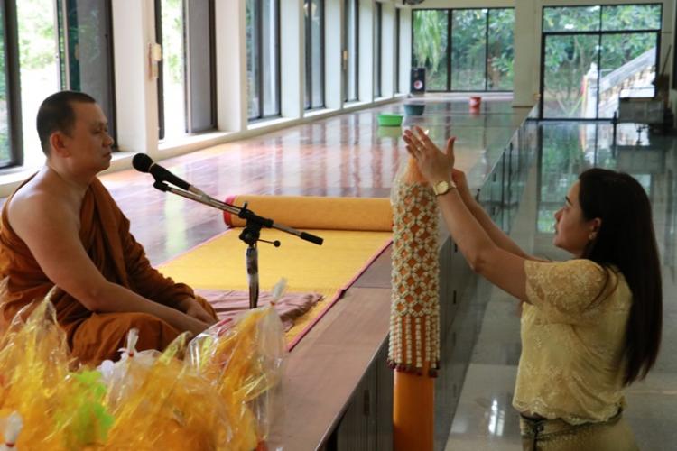 ถวายเทียนจำนำพรรษา