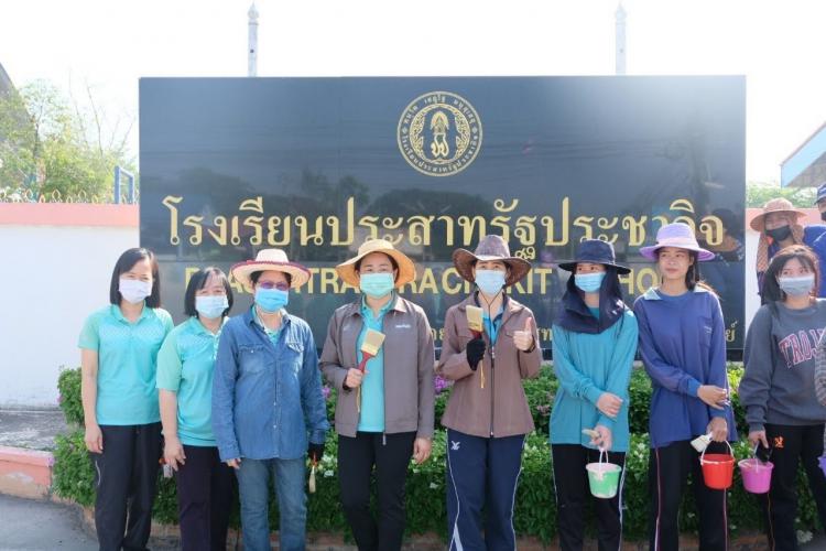 กิจกรรมฯ ผู้บำเพ็ญประโยชน์ ร่วมกันทาสีรั้วโรงเรียน ภาคเรียนที่ 2 ปีการศึกษา 2563
