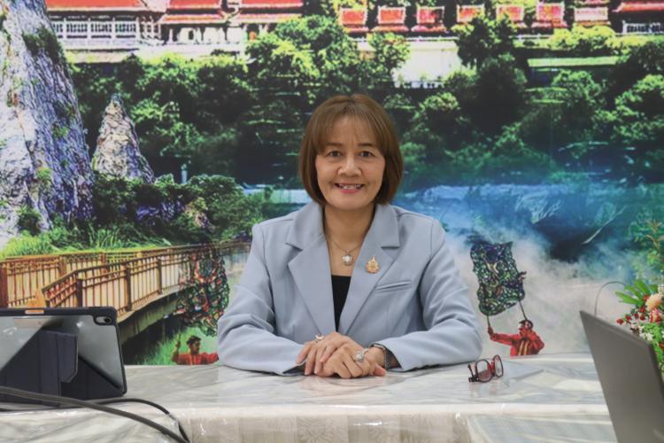 ผู้บริหารพี่เลี้ยงนักศึกษาระดับปริญญาโท พบปะพูดคุยและให้คำแนะนำกับนักศึกษาปริญญาโท ฝึกปฏิบัติการวิชาชีพบริหารการศึกษาของนักศึกษา ในโอกาสเสร็จสิ้นการฝึกปฏิบัติการวิชาชีพ