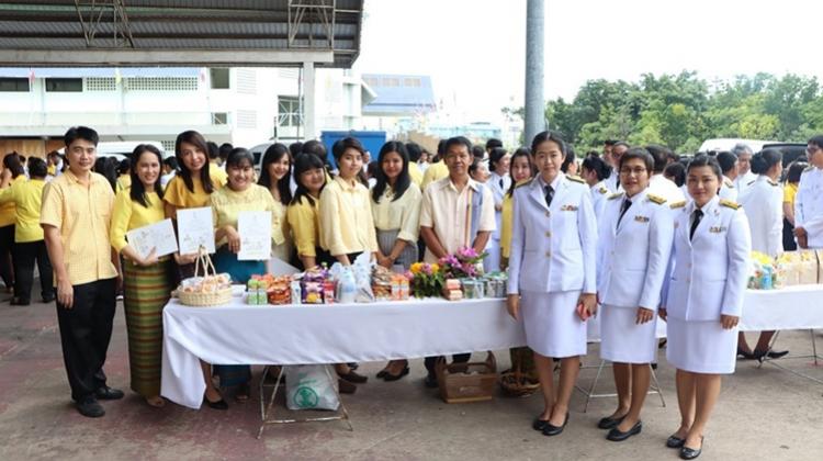 พิธีทำบุญตักบาตรเพื่อถวายเป็นพระราชกุศล และลงนามถวายพระพรเนื่องในโอกาสวันเฉลิมพระชนมพรรษา พระบาทสมเด็จพระวชิรเกล้าเจ้าอยู่หัว