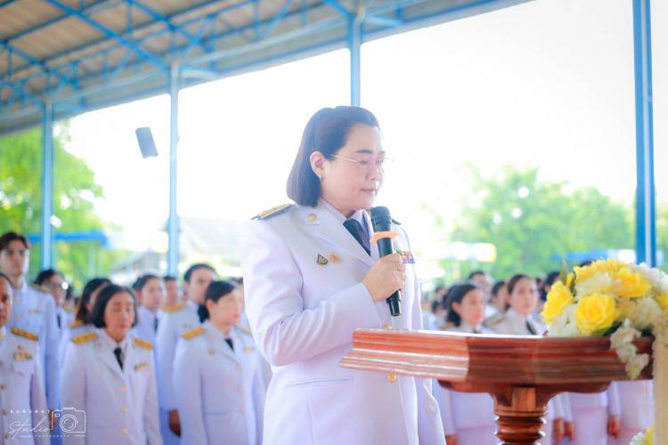 การทำพิธีกล่าวถวายสัตย์ปฏิญาณเพื่อเป็นข้าราชการที่ดีของคณะผู้บริหาร คณะครู และบุคลากรทางการศึกษาของโรงเรียนคุรุราษฎร์รังสฤษฏ์