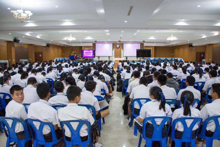ติวภาษาอังกฤษโดยบริษัท สำนักพิมพ์ไทยวัฒนาพานิช