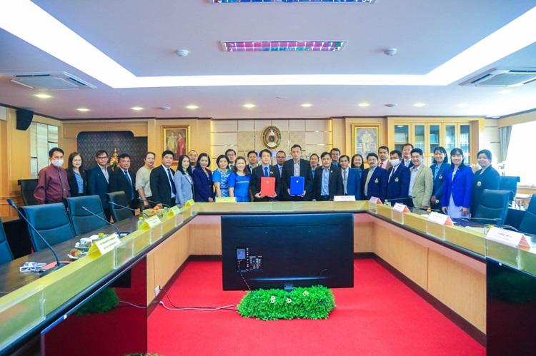พิธีลงนามบันทึกข้อตกลงความร่วมมือทางด้านวิชาการและการจัดการศึกษา ระหว่าง สำนักงานเขตพื้นที่การศึกษามัธยมศึกษา เขต 8 และ วิทยาลัยราชภัฏกาญจนบุรี